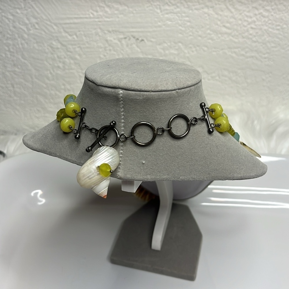 Elegant Multicolor Shell Necklace - Picture 7 of 11